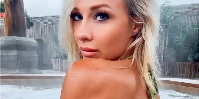 Poshmark banner for @czech